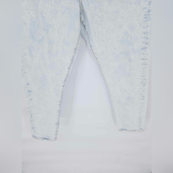 Levi's Wedgie Skinny Light Wash Size 32 Jeans - Picture 7 of 15